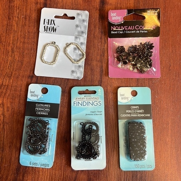 16 pieces Jewelry making supplies, beads, crimps, closures, pendants - Picture 4 of 7